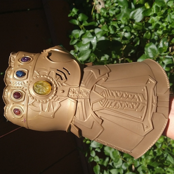 Marvel Infinity War Gauntlet Electronic fist - Picture 2 of 7